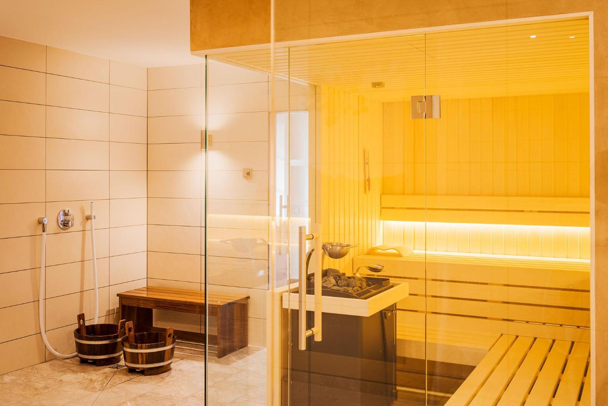Hotel Reindahls Wilkendorf Bagian luar foto