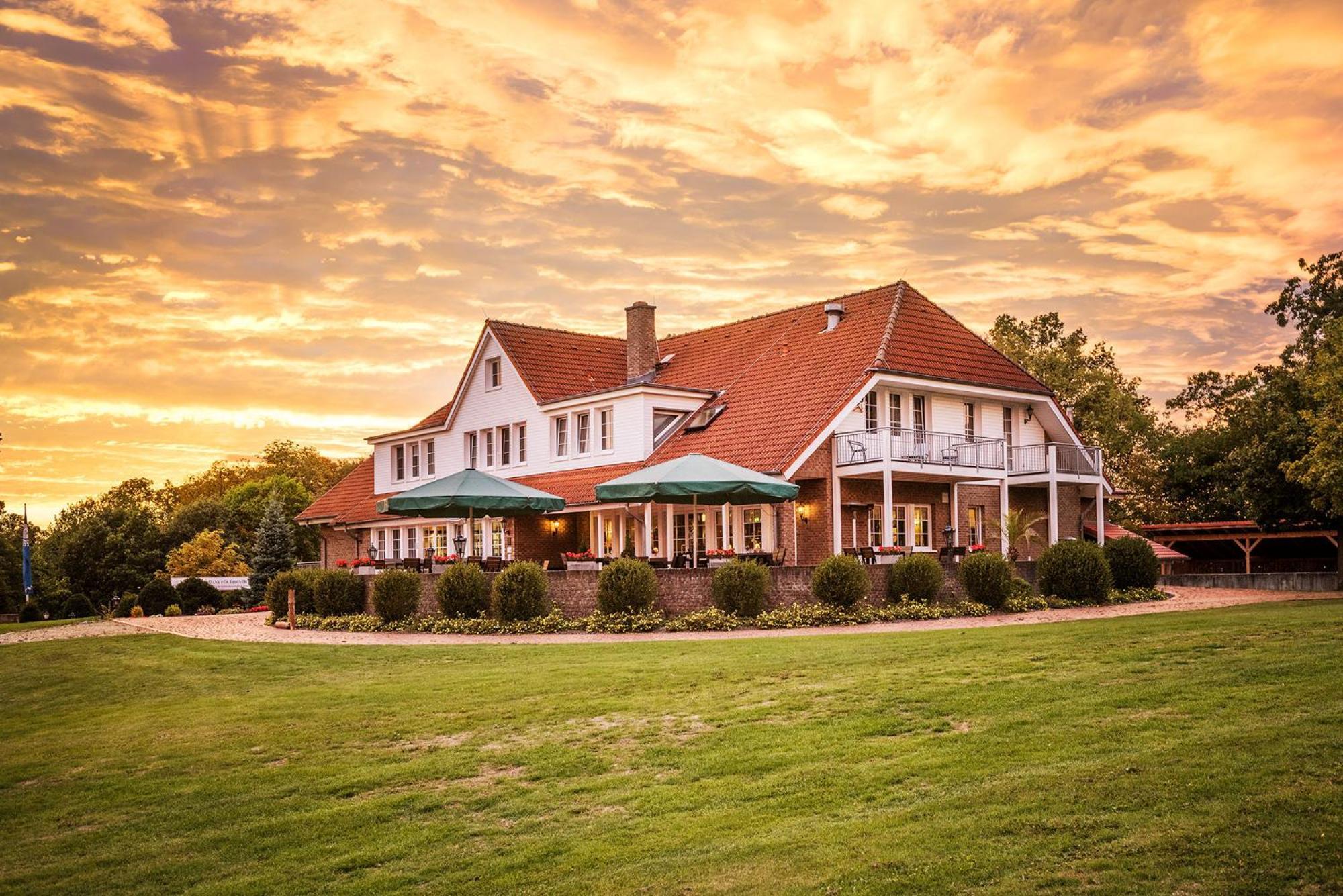 Hotel Reindahls Wilkendorf Bagian luar foto