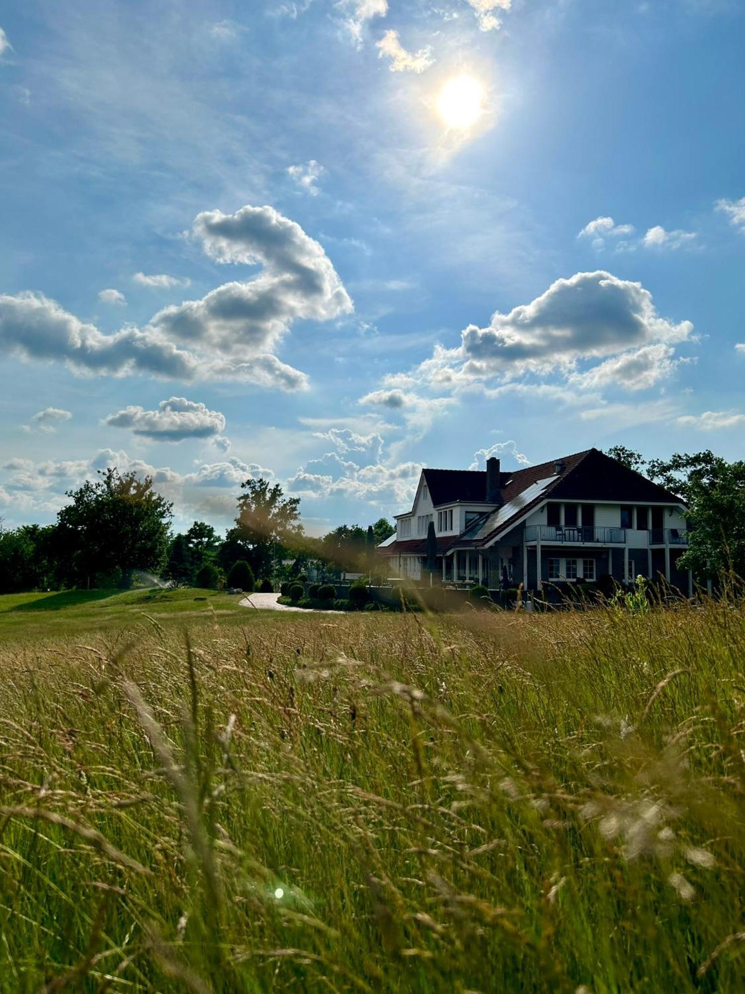 Hotel Reindahls Wilkendorf Bagian luar foto